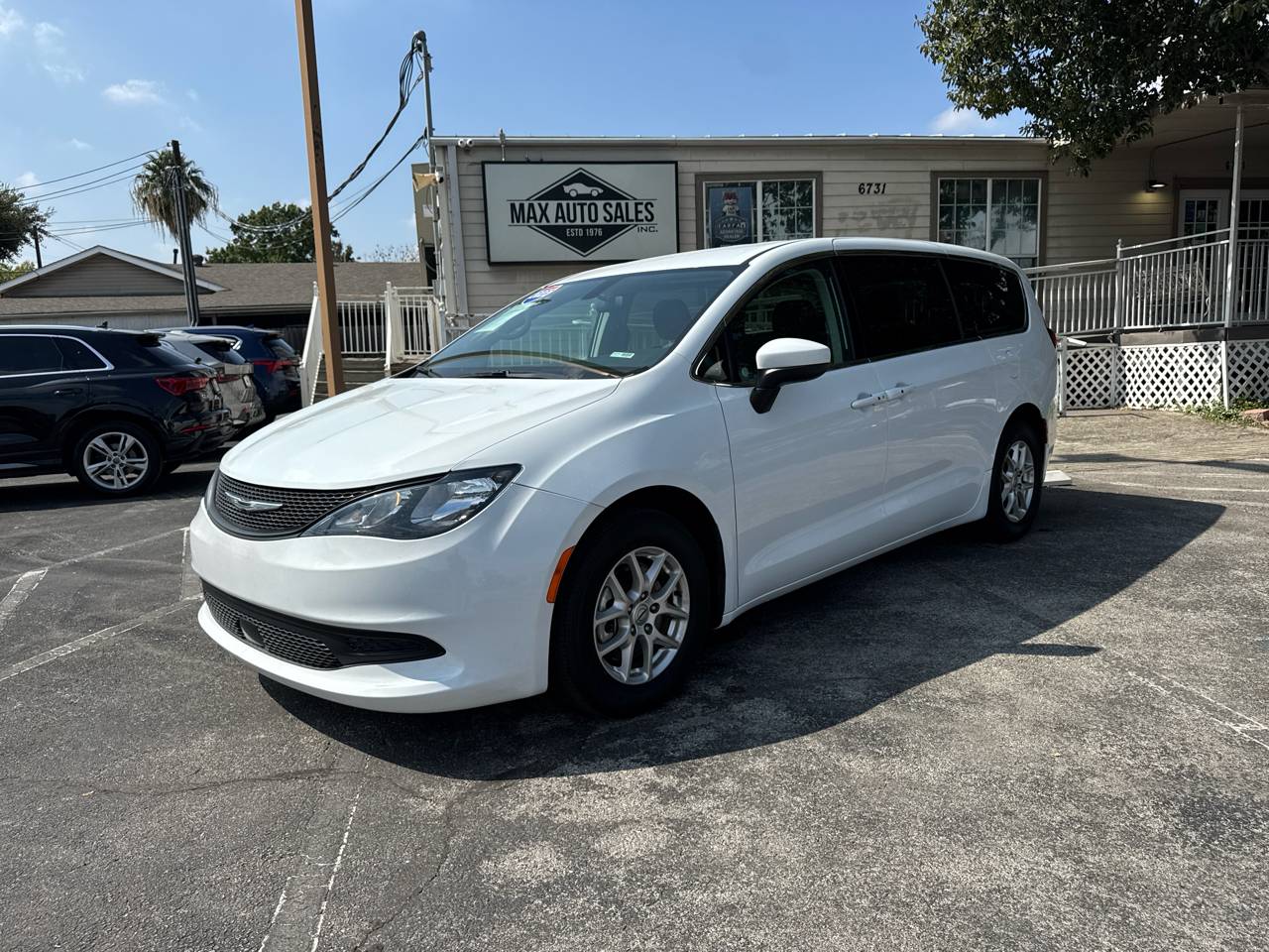 2022 Chrysler Voyager LX — Minivan — 33,429 mi — San Antonio, TX