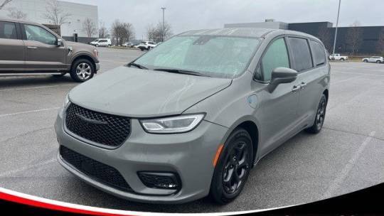 2022 Chrysler Pacifica Hybrid Touring L — Minivan — 66,732 mi — Little Rock, AR