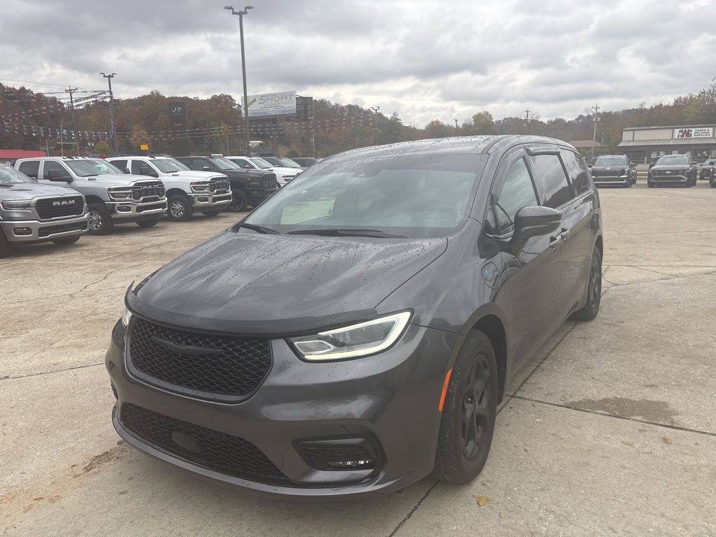 2022 Chrysler Pacifica Hybrid Touring L — Minivan — 25,894 mi — Pikeville, KY