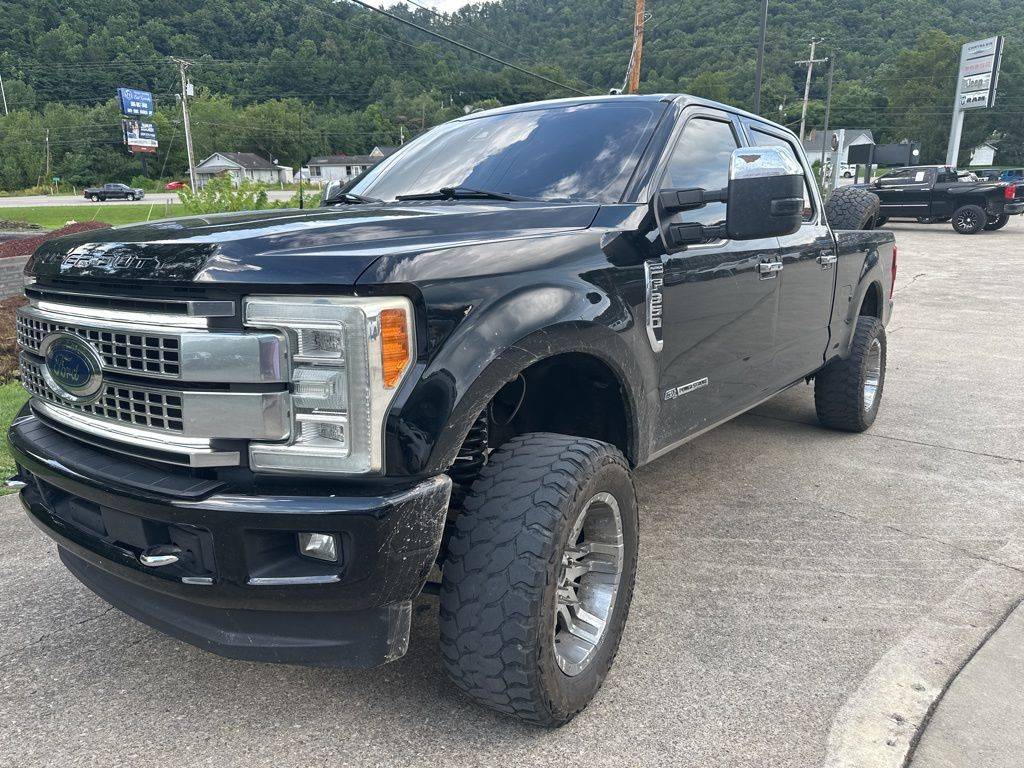 2017 Ford Super Duty F-350 Platinum — Pickup Truck — 200,125 mi — Pikeville, KY