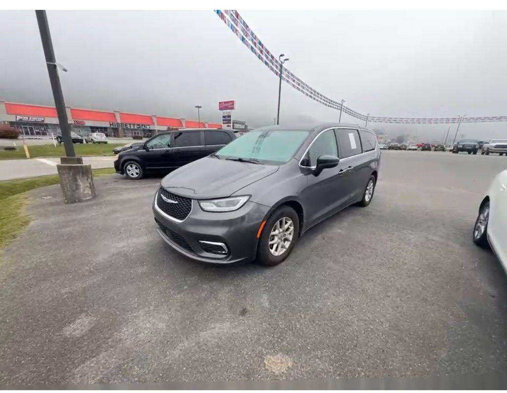 2023 Chrysler Pacifica Touring L — Minivan — 113,100 mi — Pikeville, KY