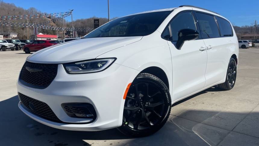 2024 Chrysler Pacifica Limited — Minivan — 4,435 mi — Pikeville, KY
