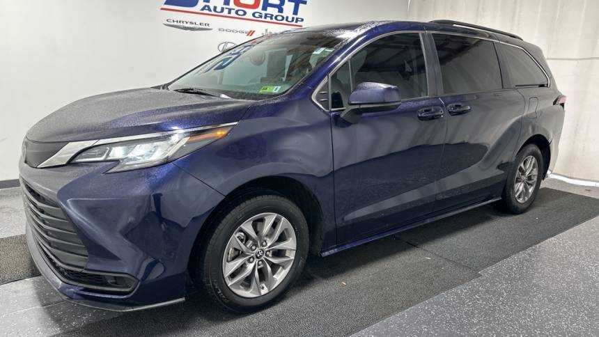 2022 Toyota Sienna LE — Minivan — 48,933 mi — Pikeville, KY