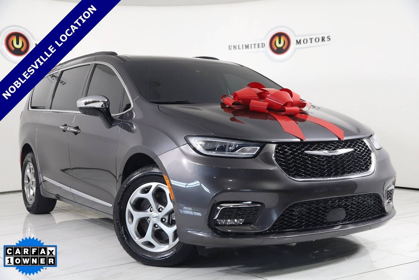 2023 Chrysler Pacifica Limited — Minivan — 8,024 mi — Noblesville, IN