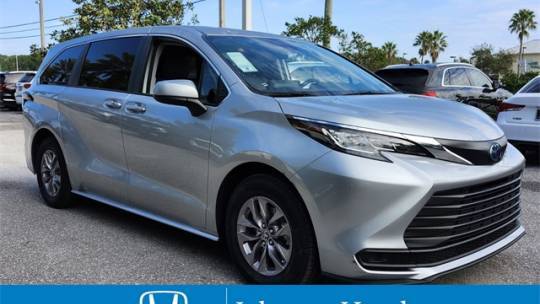 2022 Toyota Sienna LE — Minivan — 30,406 mi — Stuart, FL