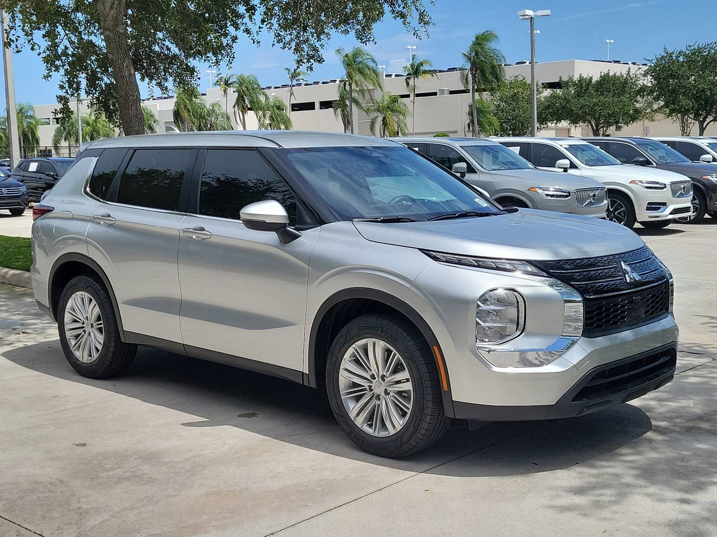2024 Mitsubishi Outlander ES — SUV — 10,050 mi — Coconut Creek, FL