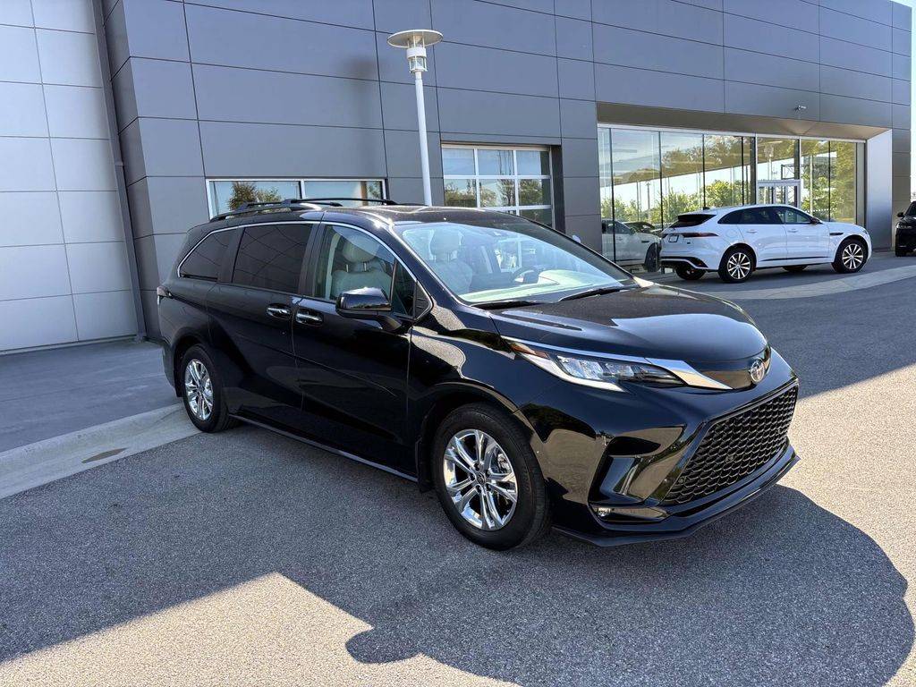 2022 Toyota Sienna XSE — Minivan — 28,341 mi — Dublin, OH