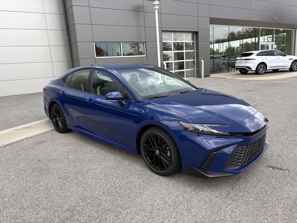 2025 Toyota Camry Hybrid SE — Sedan — 25,600 mi — Dublin, OH