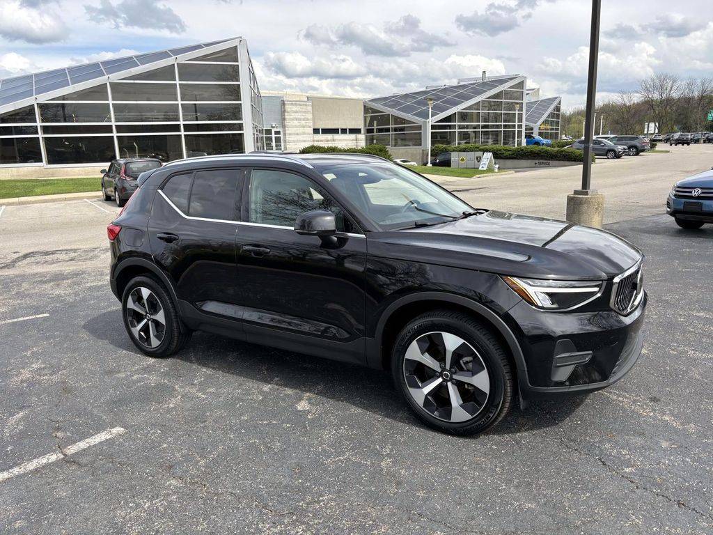 2025 Volvo XC40 Core — SUV — 4,785 mi — Dublin, OH