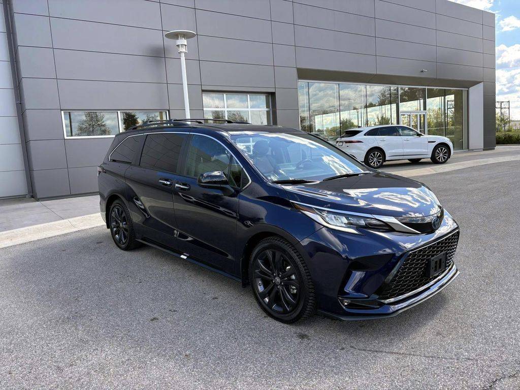 2022 Toyota Sienna XSE — Minivan — 29,981 mi — Dublin, OH
