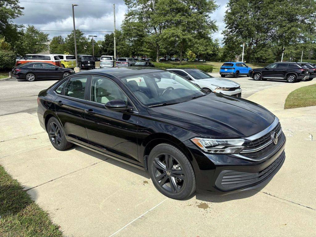 2024 Volkswagen Jetta SE — Sedan — 9,687 mi — Dublin, OH