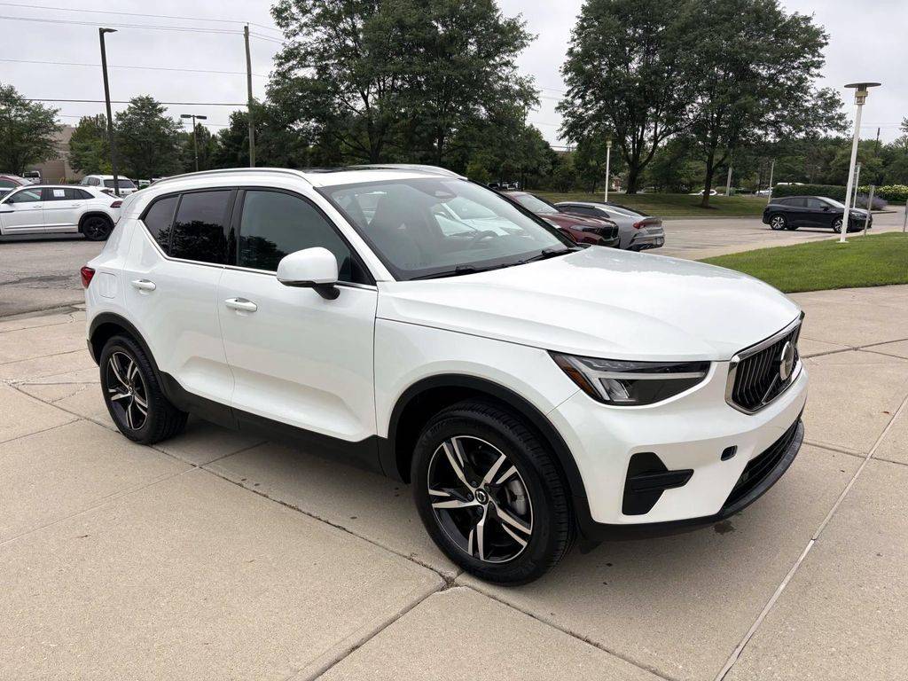 2025 Volvo XC40 Core — SUV — 13,690 mi — Dublin, OH