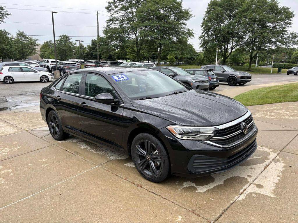 2024 Volkswagen Jetta SE — Sedan — 5,000 mi — Dublin, OH