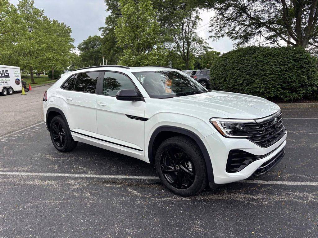 2025 Volkswagen Atlas Cross Sport SEL R-Line Black — SUV — 5,277 mi — Dublin, OH