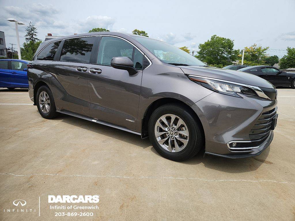 2021 Toyota Sienna XLE — Minivan — 47,753 mi — Greenwich, CT