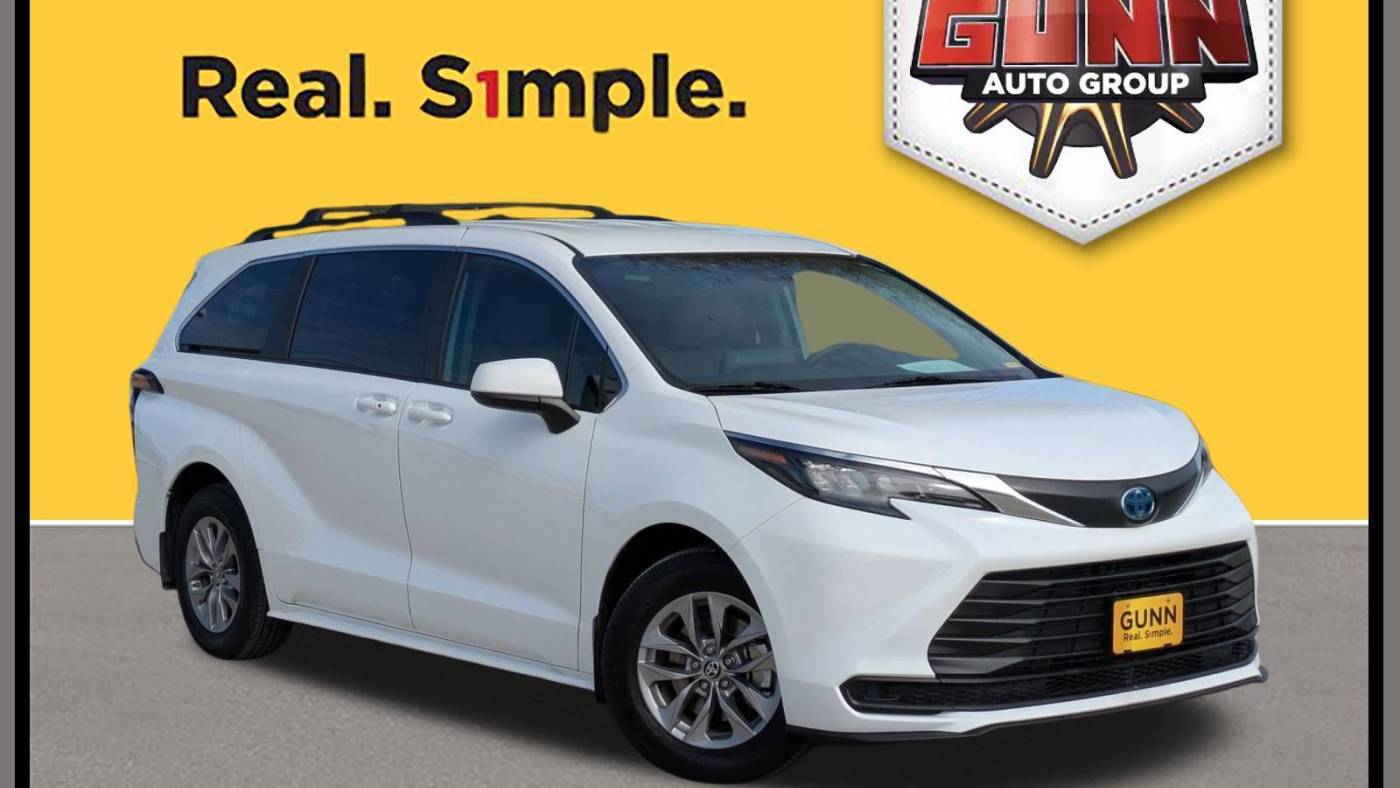 2024 Toyota Sienna LE — Minivan — 12,046 mi — Selma, TX
