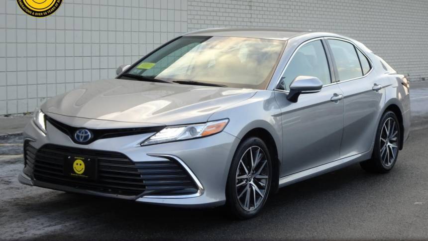 2022 Toyota Camry Hybrid XLE — Sedan — 23,713 mi — Somerville, MA