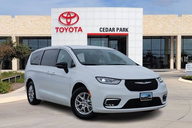 2024 Chrysler Pacifica Touring L — Minivan — 23,462 mi — Leander, TX