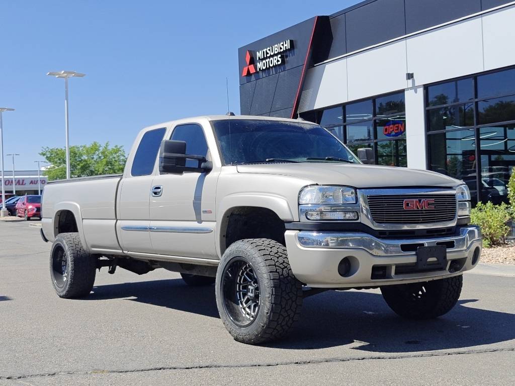 2005 GMC Sierra 2500HD SLT — Pickup Truck — 220,448 mi — Sandy, UT