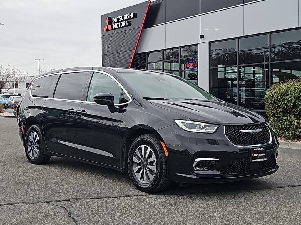 2023 Chrysler Pacifica Hybrid Touring L — Minivan — 56,751 mi — Sandy, UT