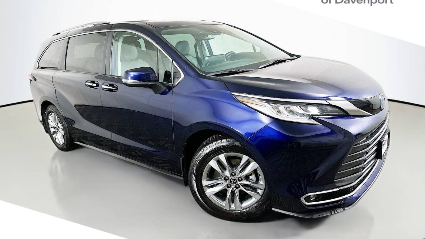 2022 Toyota Sienna Limited — Minivan — 55,095 mi — Davenport, IA