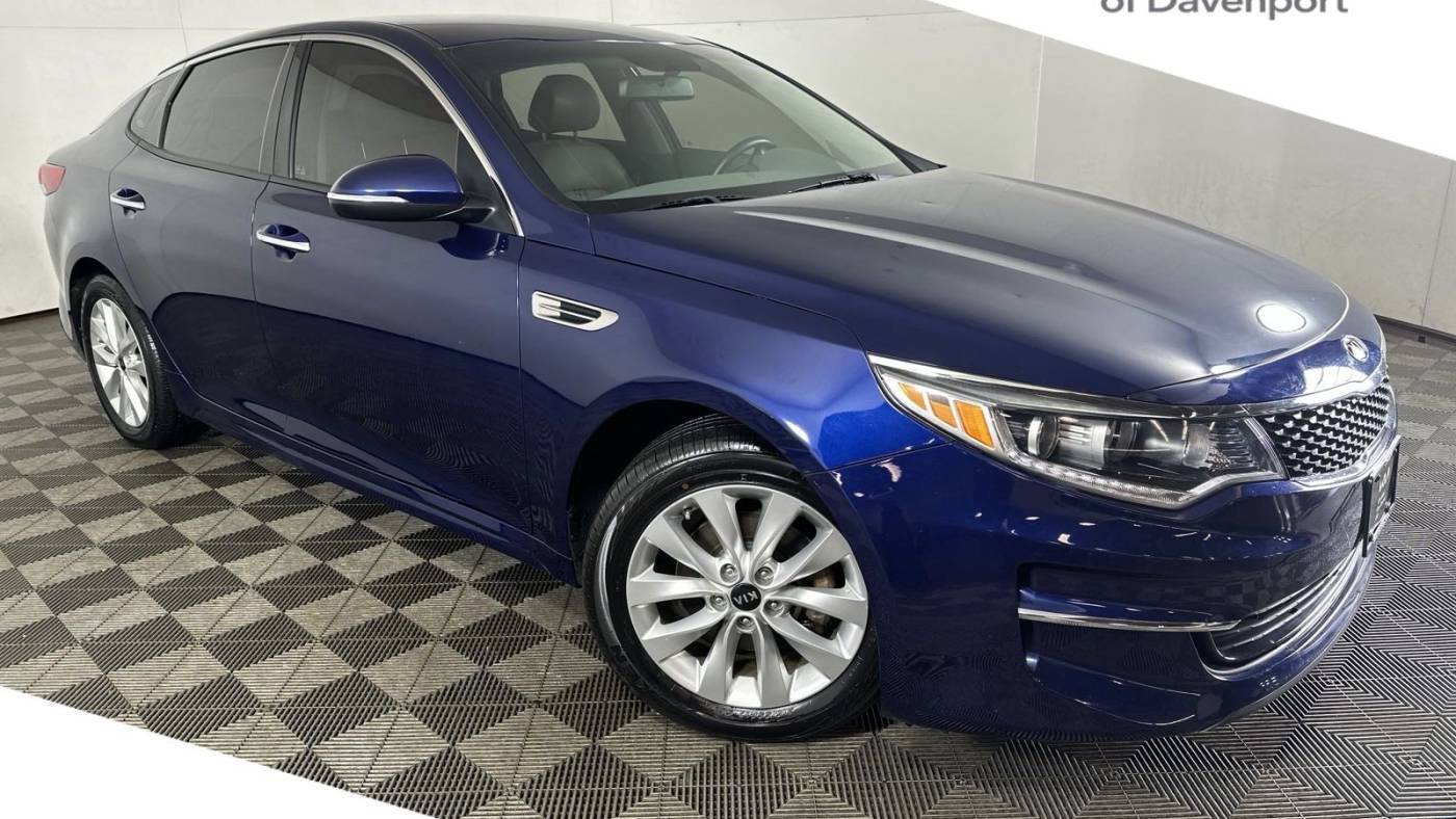 2018 Kia Optima EX — Sedan — 71,456 mi — Davenport, IA
