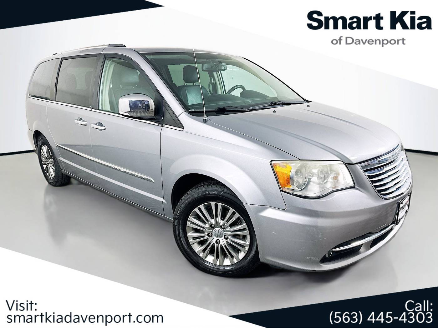 2013 Chrysler Town & Country Touring-L — Minivan — 129,035 mi — Davenport, IA
