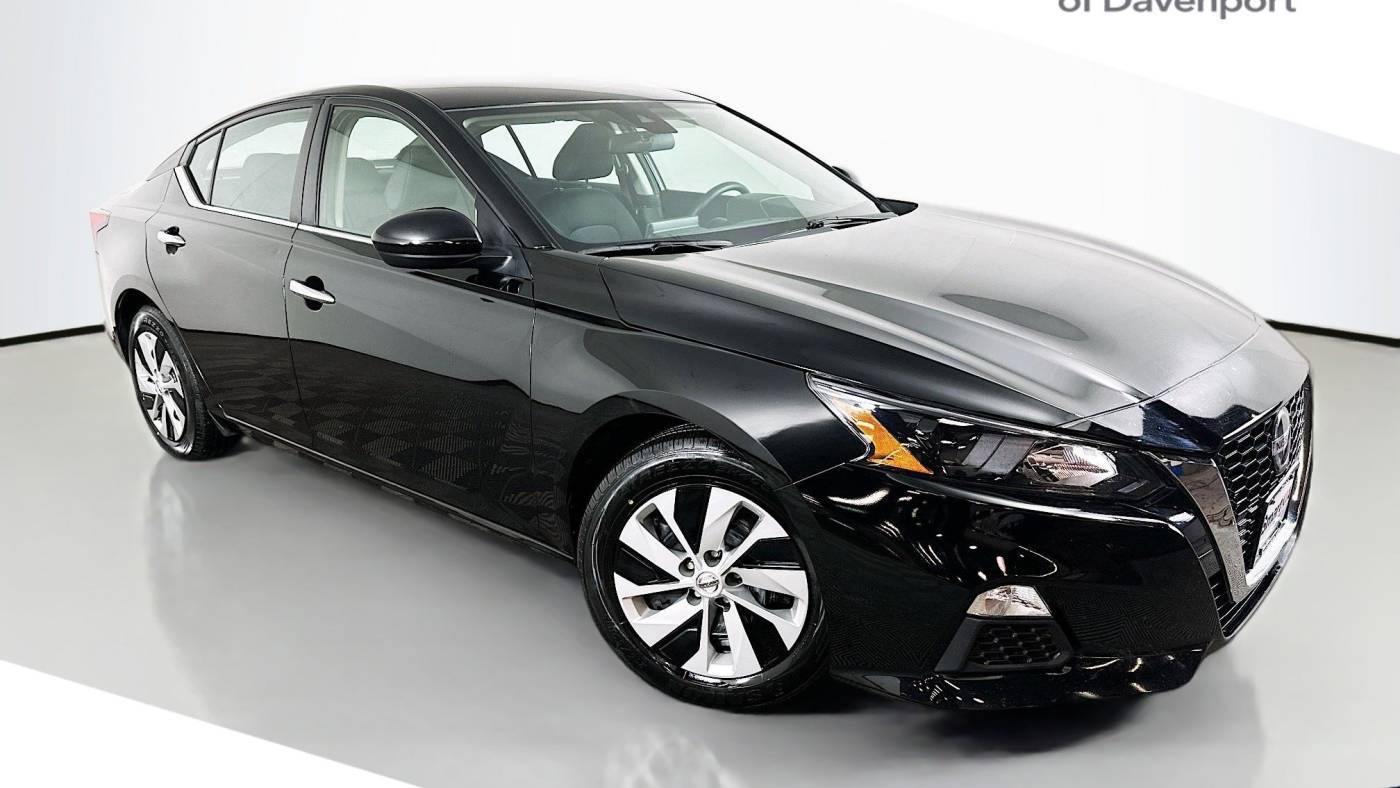 2022 Nissan Altima S — Sedan — 60,641 mi — Davenport, IA