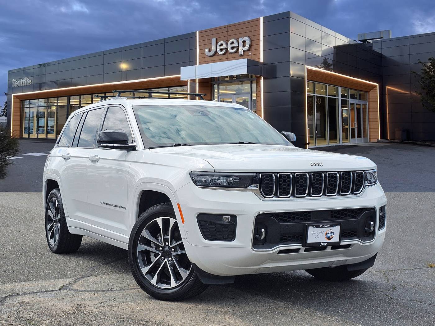 2023 Jeep Grand Cherokee Overland — SUV — 29,858 mi — Seattle, WA
