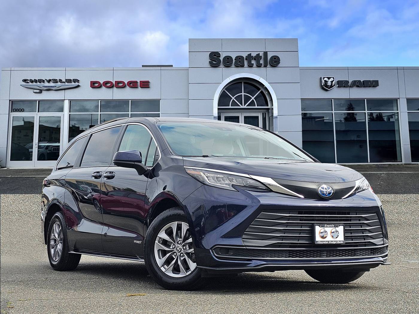 2021 Toyota Sienna LE — Minivan — 102,868 mi — Seattle, WA