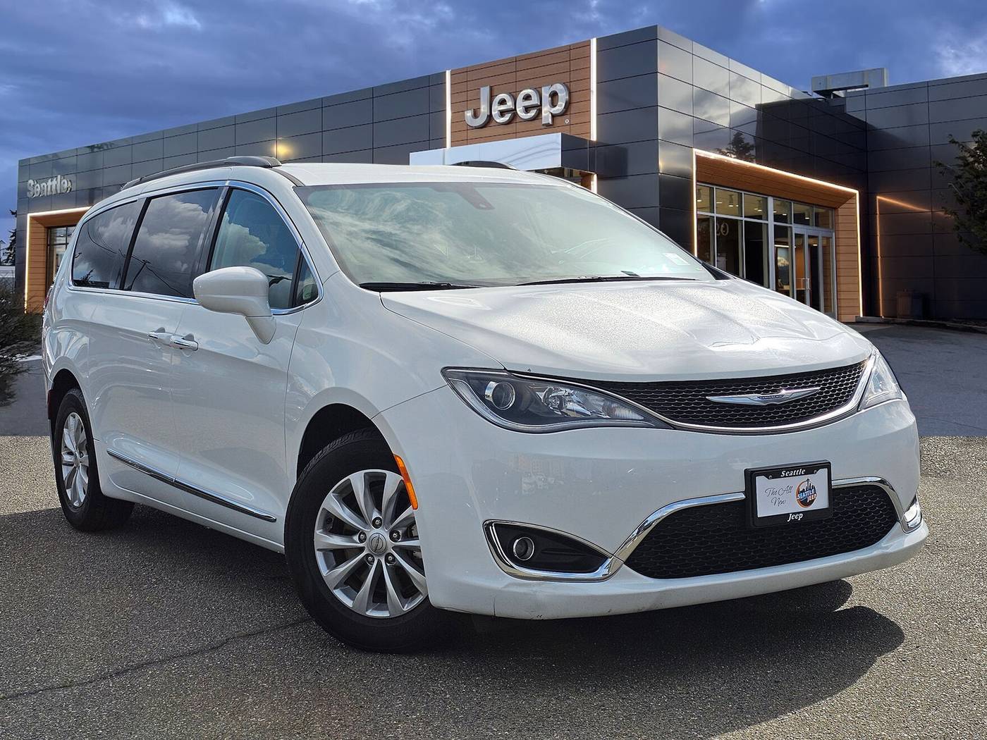 2017 Chrysler Pacifica Touring L — Minivan — 84,925 mi — Seattle, WA