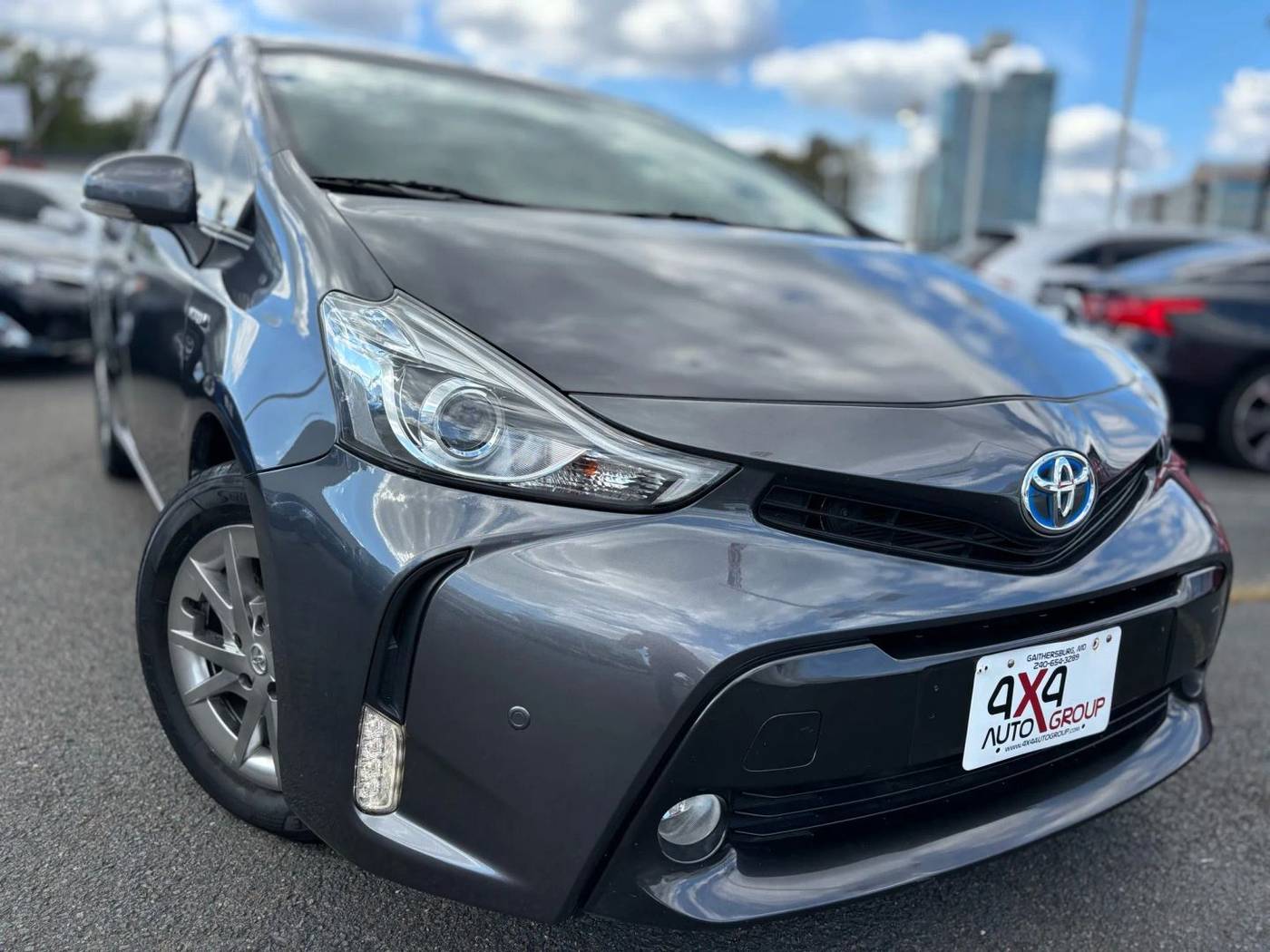 2017 Toyota Prius v Five — Wagon — 52,077 mi — Vienna, VA