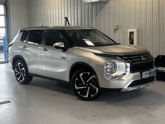 2025 Mitsubishi Outlander Plug-In Hybrid SE — SUV — 5,211 mi — Tea, SD