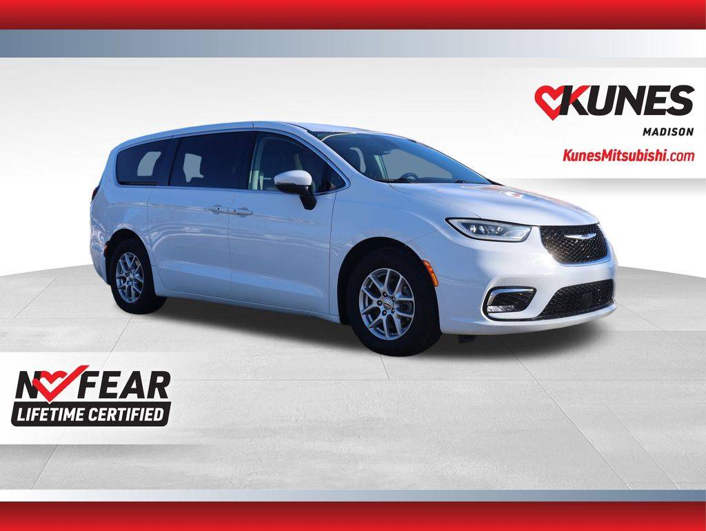 2023 Chrysler Pacifica Touring L — Minivan — 65,909 mi — Madison, WI
