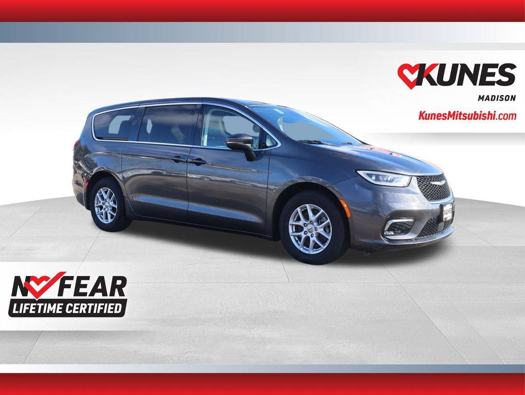 2023 Chrysler Pacifica Touring L — Minivan — 79,212 mi — Madison, WI