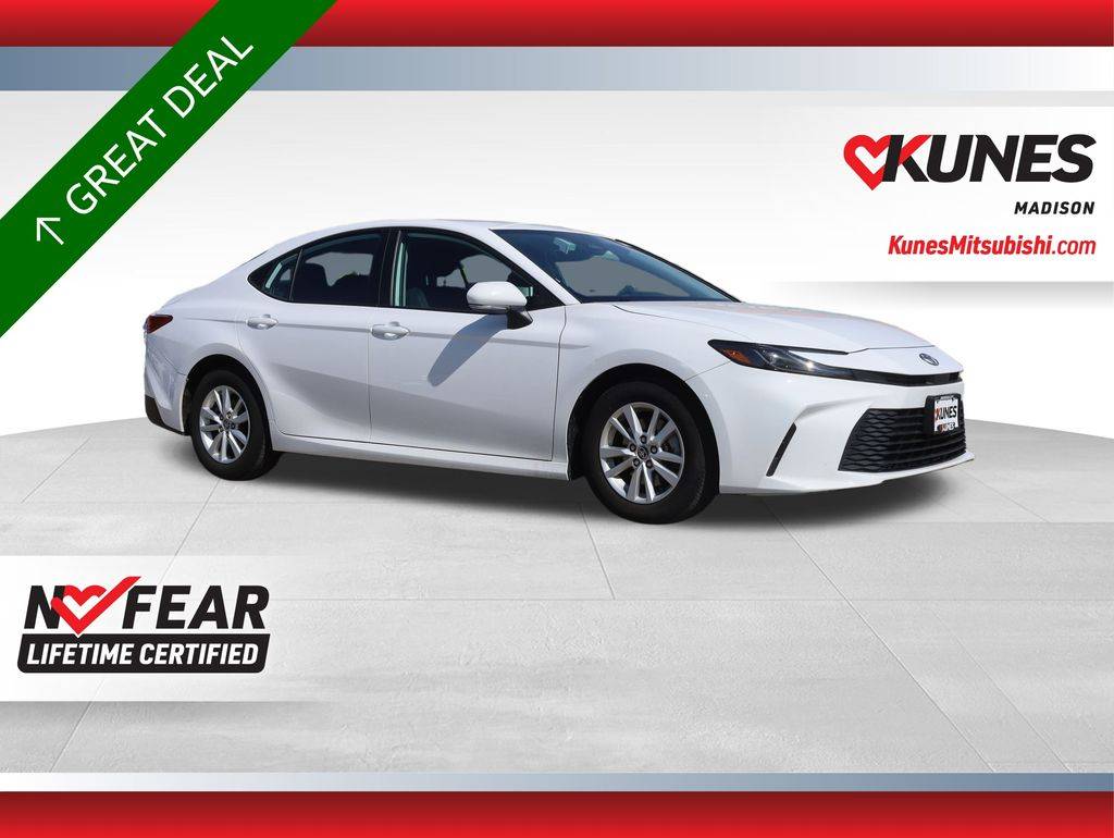 2025 Toyota Camry SE — Sedan — 26,759 mi — Madison, WI