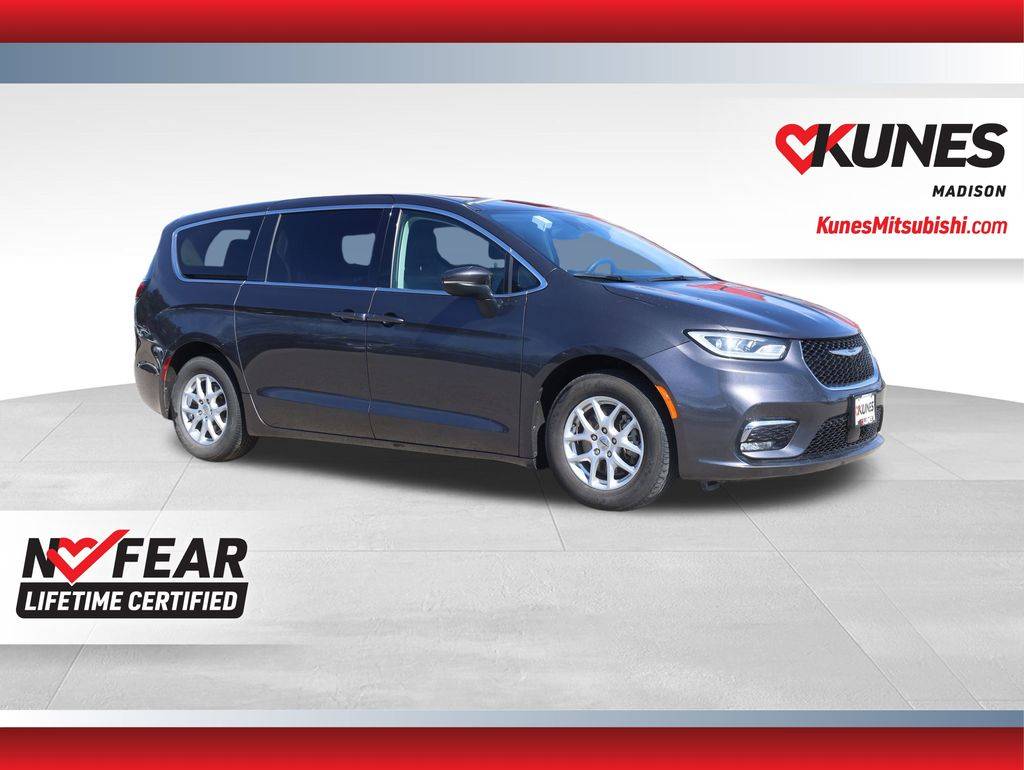 2023 Chrysler Pacifica Touring L — Minivan — 80,001 mi — Madison, WI