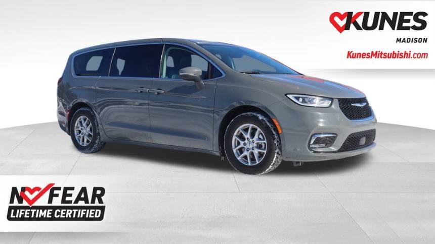 2023 Chrysler Pacifica Touring L — Minivan — 52,602 mi — Madison, WI