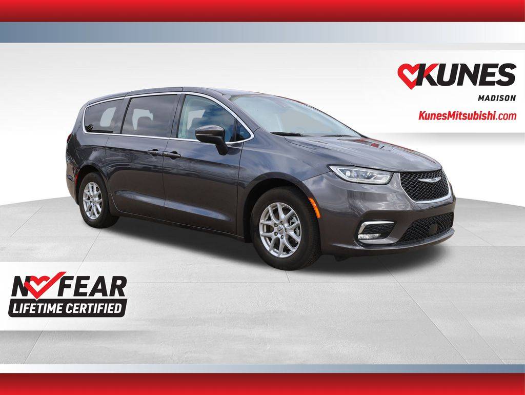 2023 Chrysler Pacifica Touring L — Minivan — 64,630 mi — Madison, WI