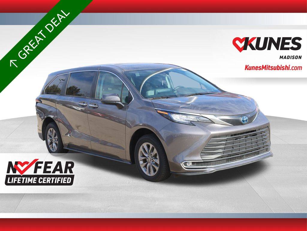 2022 Toyota Sienna XLE — Minivan — 42,342 mi — Madison, WI
