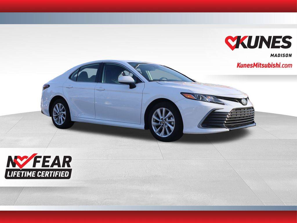 2024 Toyota Camry LE — Sedan — 40,012 mi — Madison, WI