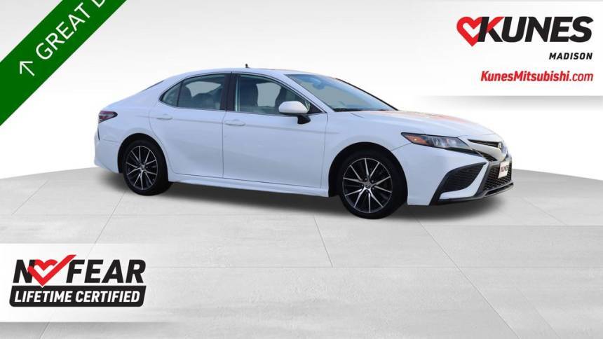 2021 Toyota Camry SE — Sedan — 72,450 mi — Madison, WI
