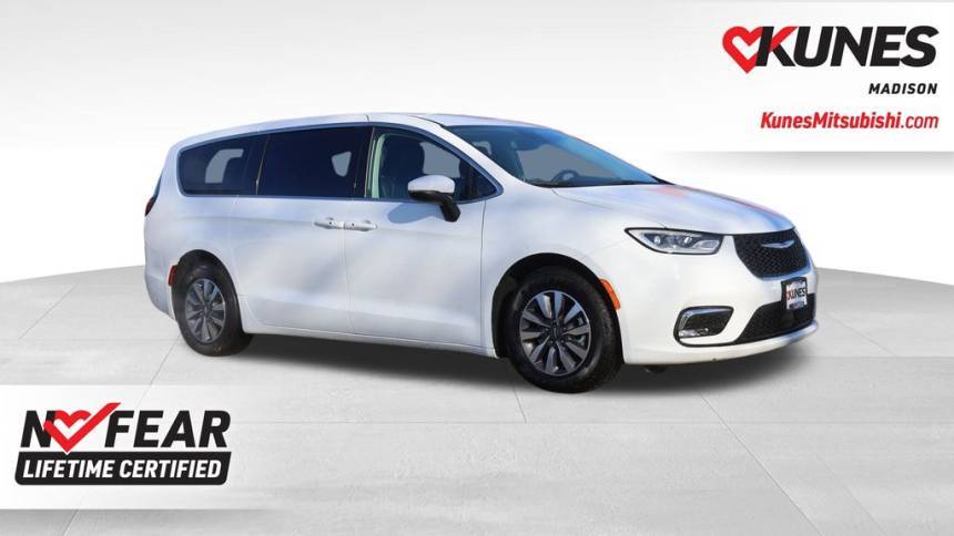 2023 Chrysler Pacifica Hybrid Touring L — Minivan — 37,771 mi — Madison, WI