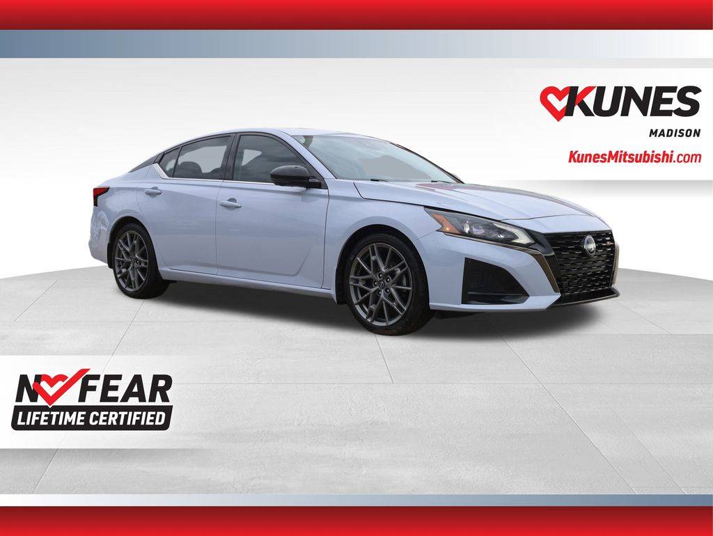 2023 Nissan Altima SR — Sedan — 69,797 mi — Madison, WI
