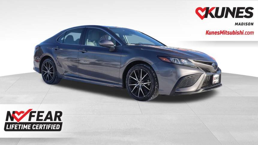 2021 Toyota Camry SE — Sedan — 60,154 mi — Madison, WI