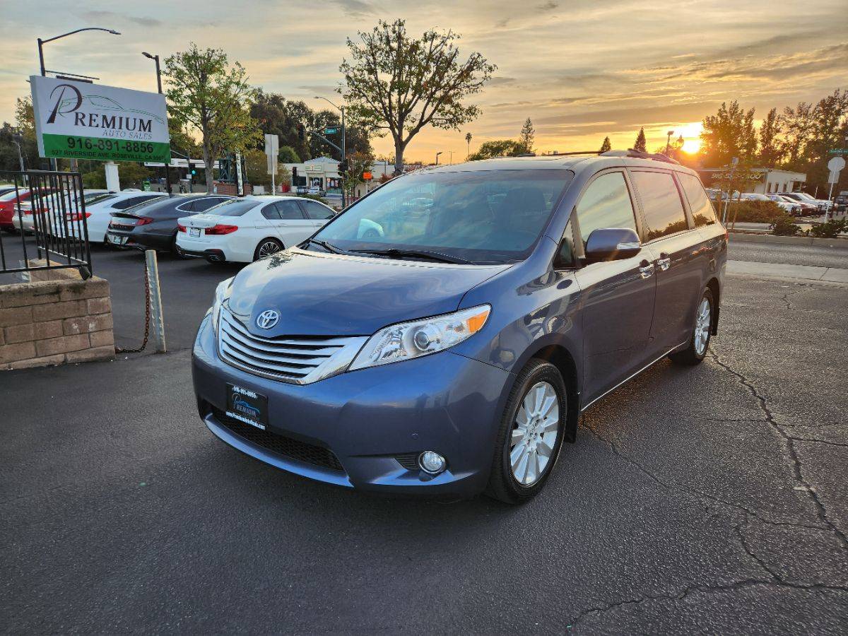 2013 Toyota Sienna XLE — Minivan — 111,580 mi — Roseville, CA
