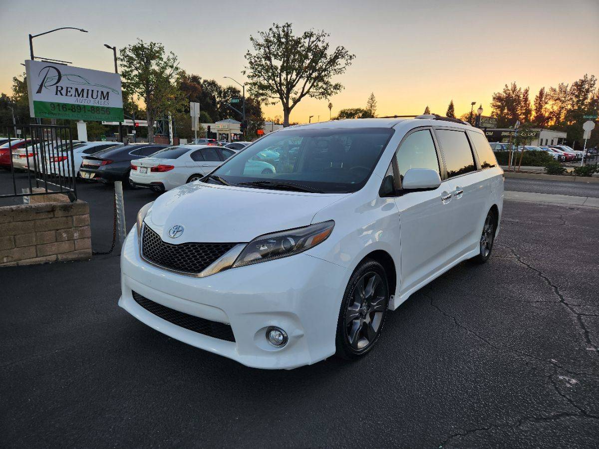 2016 Toyota Sienna SE — Minivan — 137,850 mi — Roseville, CA