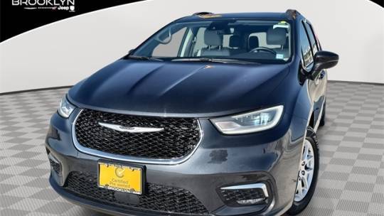 2021 Chrysler Pacifica Touring L — Minivan — 24,386 mi — Brooklyn, NY