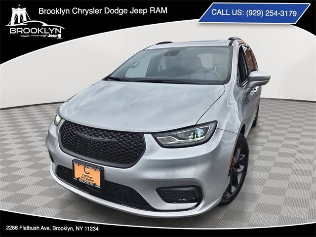 2022 Chrysler Pacifica Limited — Minivan — 18,447 mi — Brooklyn, NY