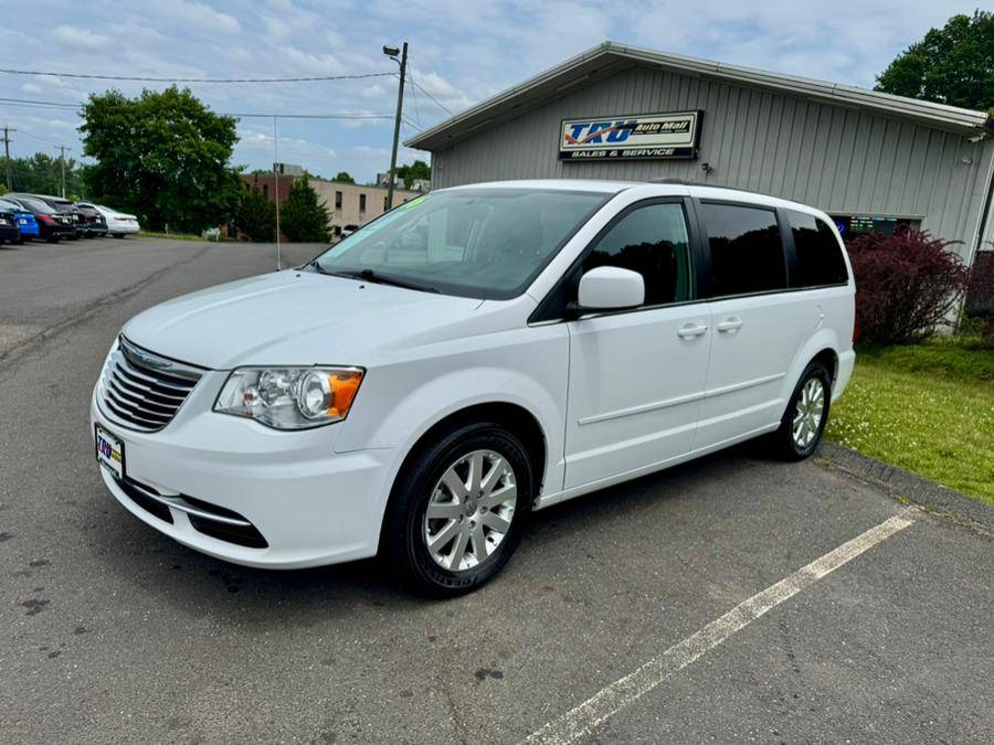 2016 Chrysler Town & Country LX — Minivan — 62,500 mi — Berlin, CT
